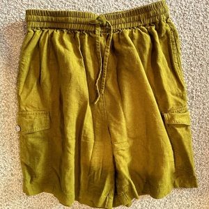 Vintage olive green relaxed shorts with cargo pockets